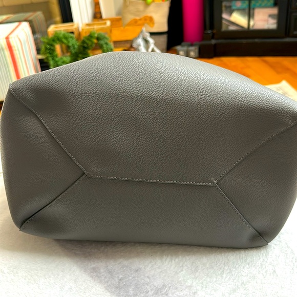 Tommy Bahama large tote with matching zipper pouch!  Excellent condition! - Picture 7 of 11